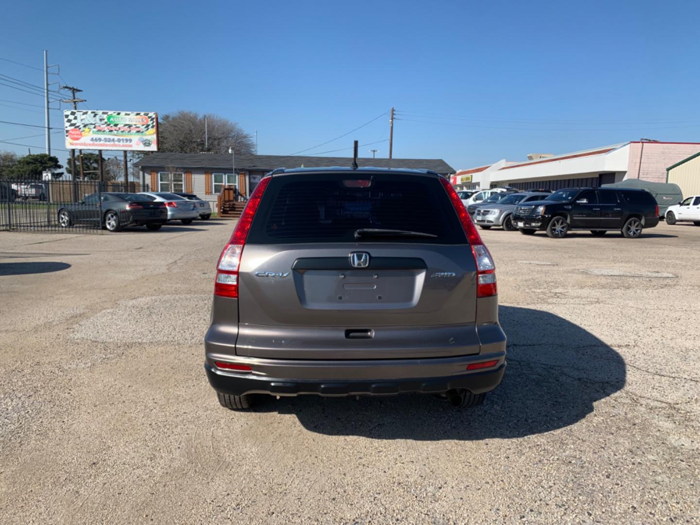 2010 Gray /gray Honda CR-V LX 4WD AT (5J6RE4H38AL) with an 2.4L L4 DOHC 16V engine, Automatic Transmission transmission, located at 1830 North Belt Line Road, Irving, TX, 75061, (469) 524-0199, 32.834373, -96.993584 - Photo#4